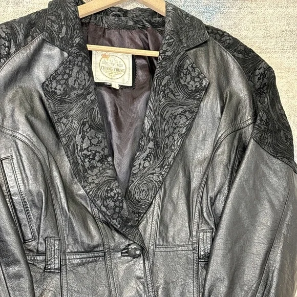 Vintage 80s Cropped Cowhide Leather Jacket Embossed Black Whimsy Goth M - Picture 1 of 16